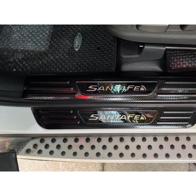 Ốp bậc cửa carbon Santafe 2019 - 2020 - 2021 vân carbon hàng cao cấp