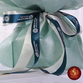 Phụ kiện hoa Ruy Băng Luạ Chữ 2.5F Love Is Long 12cm x12cm