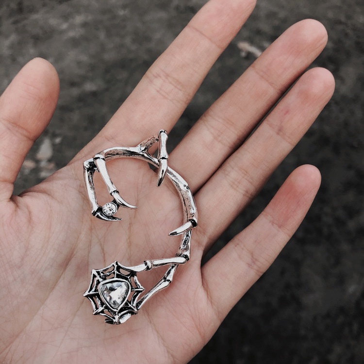 Khuyên Tai Hình Móng Vuốt Ma Đính Đá Cá Tính Phong Cách hip-hop