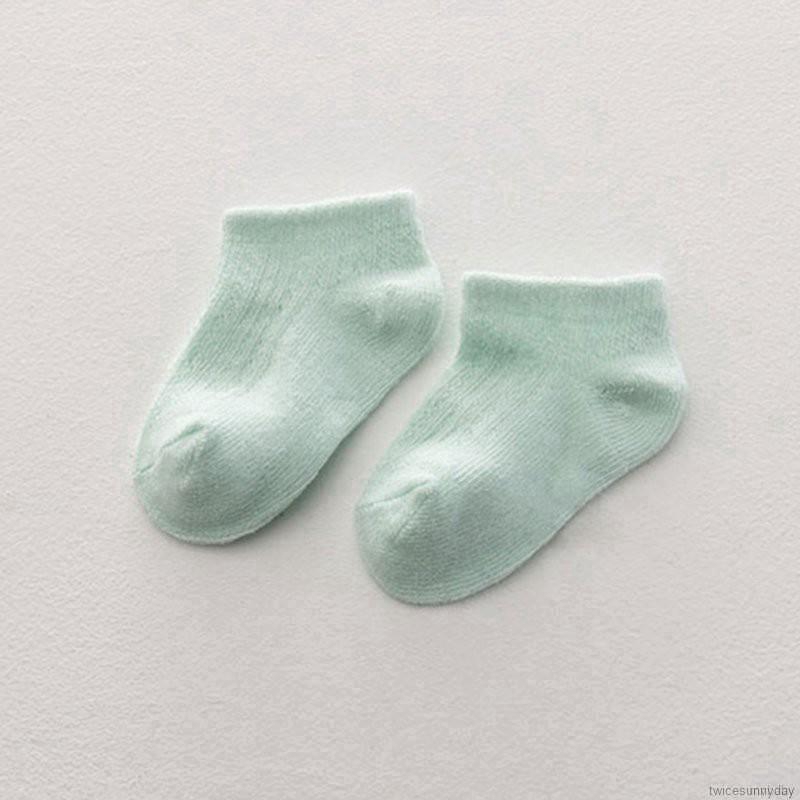 Vớ trơn màu kiểu dáng xinh xắn dành cho các bé