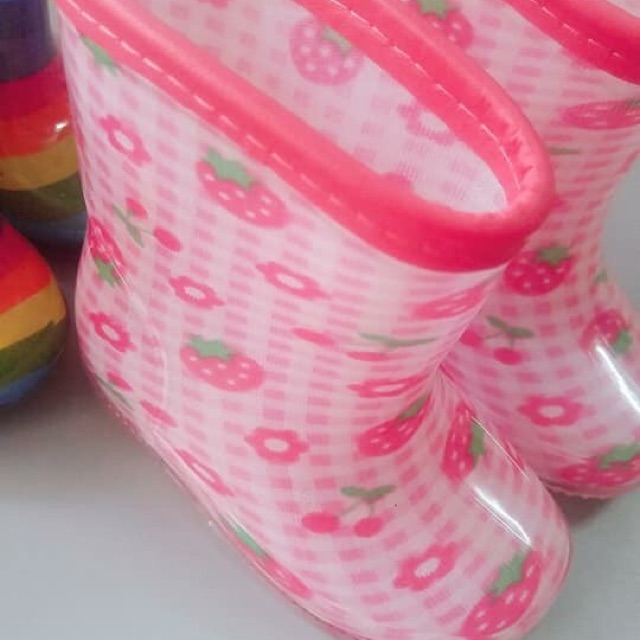 ủng xuất Nhật cho bé