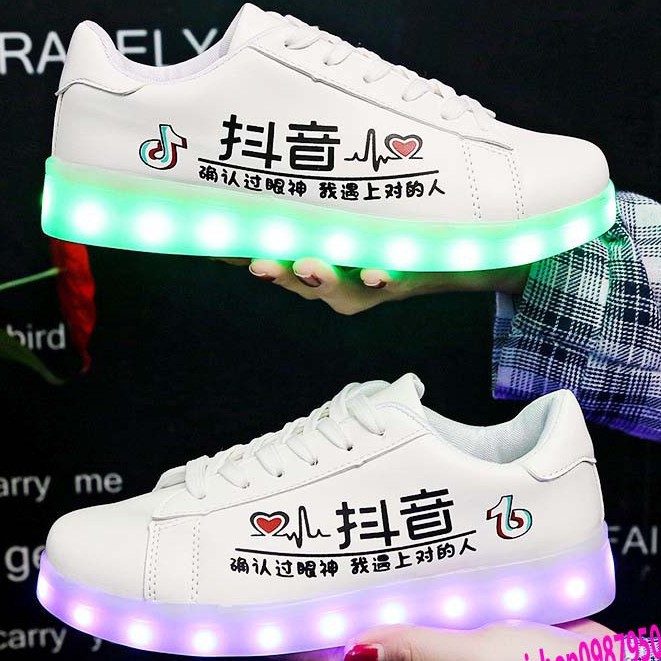 Giày phát sáng màu trắng chữ hàn nhịp tim (Nam-Nữ) phát sáng 7 màu 11 chế độ đèn led