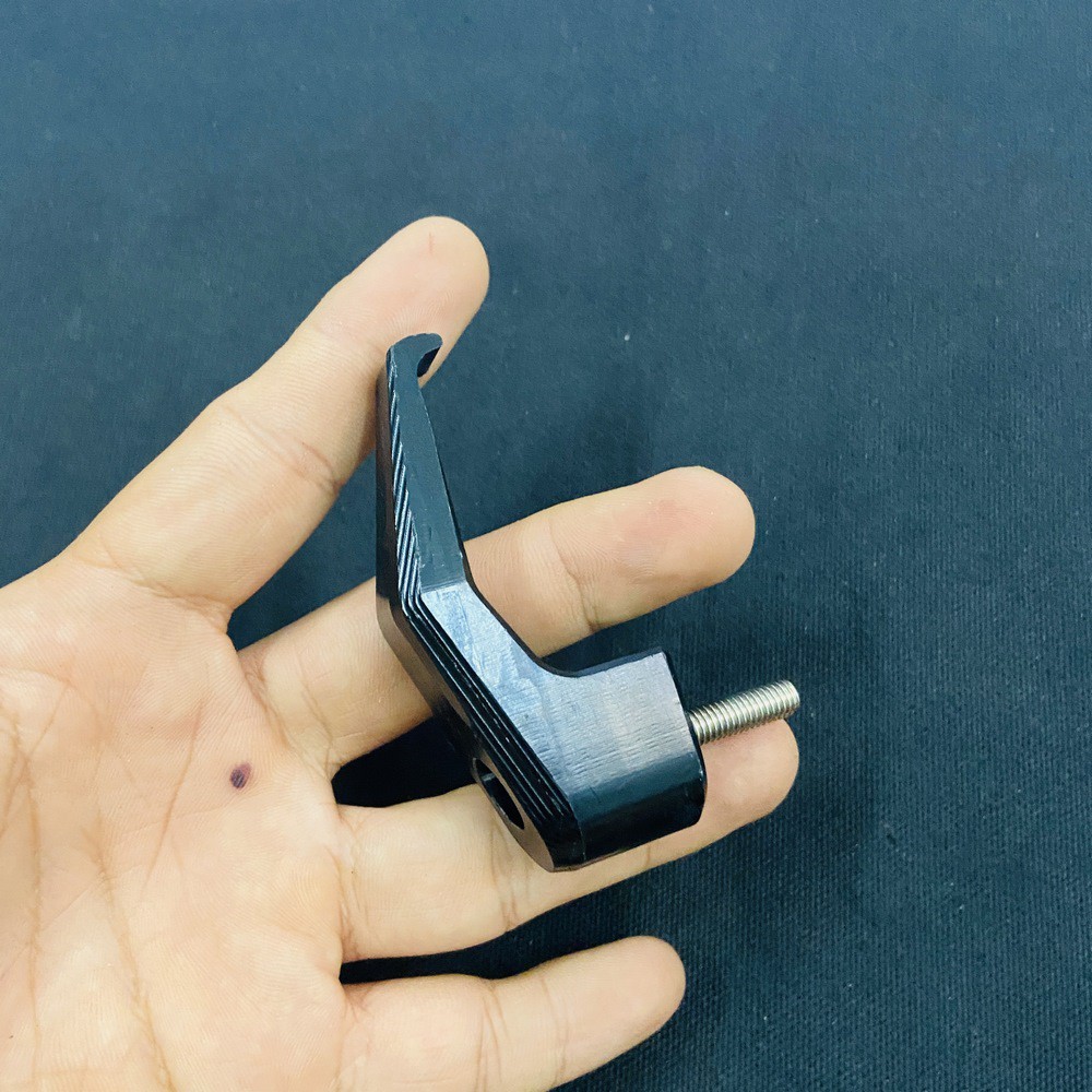 ( KÈM ỐC INOX ) MÓC TREO ĐỒ NHÔM NGUYÊN KHỐI GẮN VARIO, CLICK THÁI CÁC LOẠI XE KHÁC NHAU