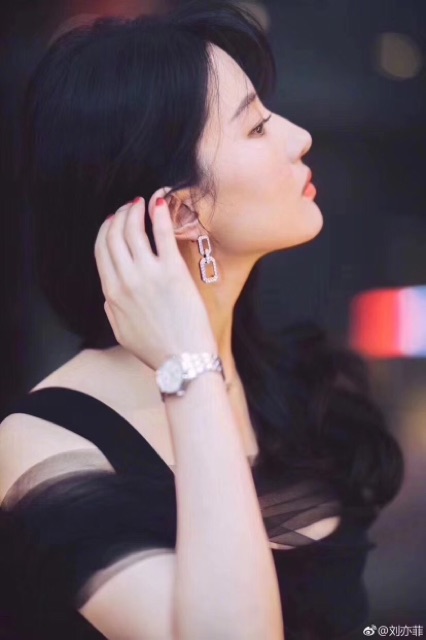 Nữ trang phụ kiện D.i.a.m.o.n.d  Order