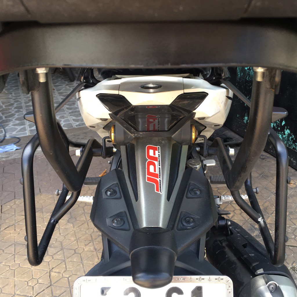 Baga hông Givi SBL Exciter 150 chịu lực cao gắn được thùng sau Givi chính hãng
