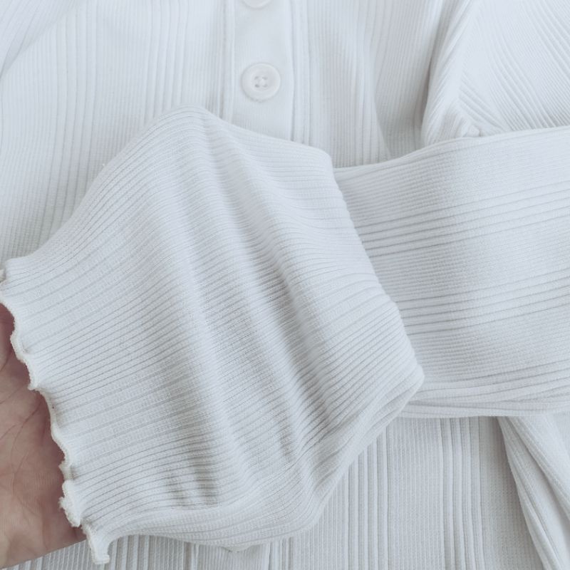 Áo Croptop Tay Dài Nút Bấm Màu Trắng Form Nữ Phong Cách Hàn Quốc