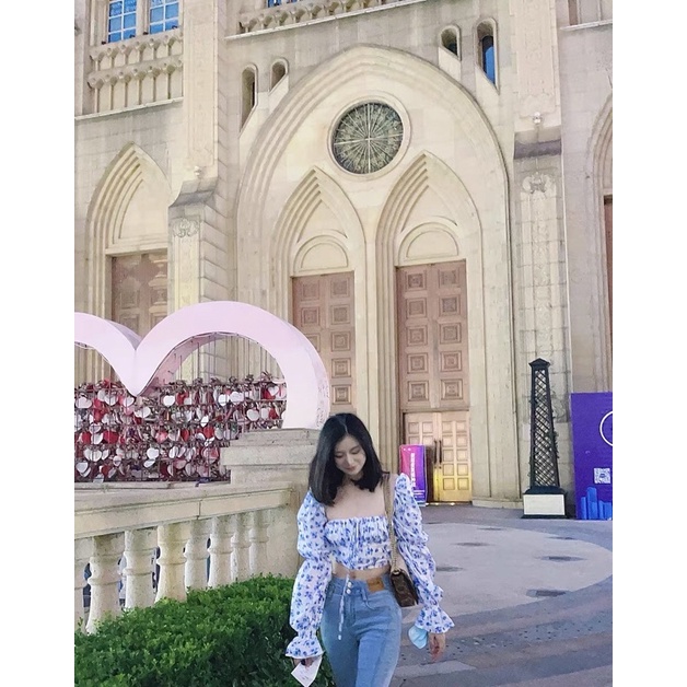 (SẴN) Áo cổ vuông hoa xanh sexy