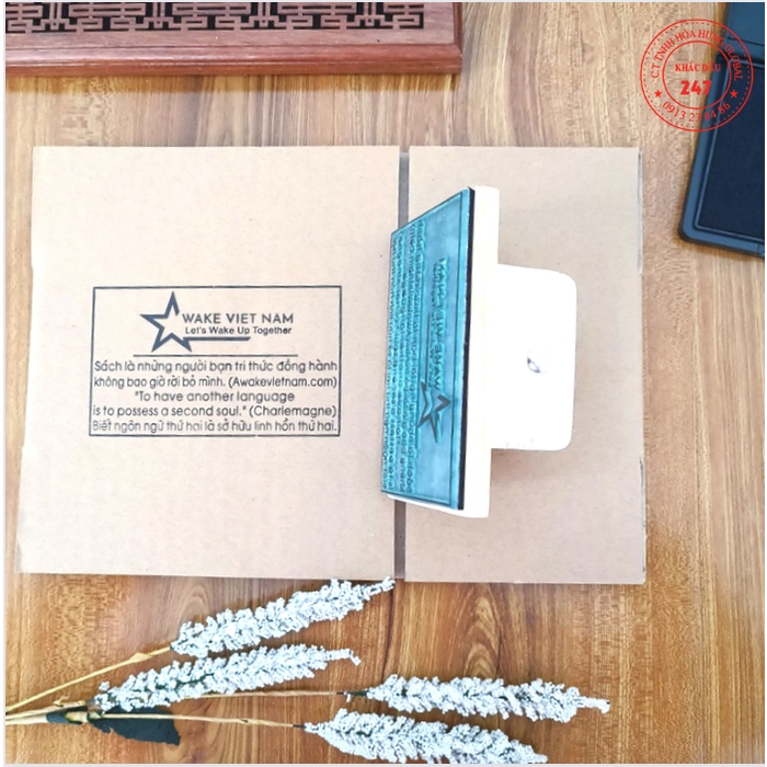 CON DẤU IN LOGO  kích thước lớn, loại cán gỗ chấm mực , in hộp carton hoặc túi giấy. Nhiều kích thước