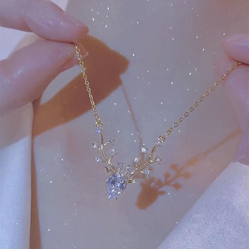 Vòng cổ titan nữ mặt hình hươu đính đá zircon lấp lánh thiết kế thời trang mẫu mới 2023