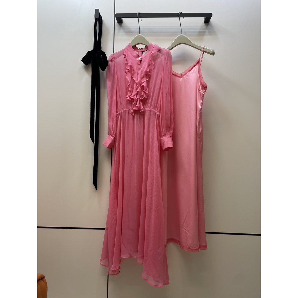 Đầm sơ mi voan màu hồng dáng dài cổ bèo thời trang cao cấp Gucci GC GG