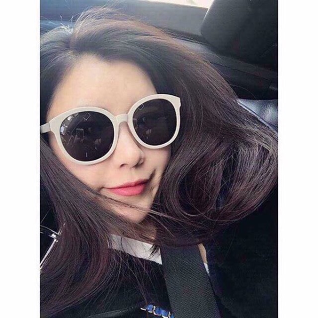 Kính Râm Nam Nữ Đi Biển Đi Chơi Chụp Ảnh Sống Ảo Che Nắng Form To Rộng (CÓ CHỮ V) KR1 | BigBuy360 - bigbuy360.vn