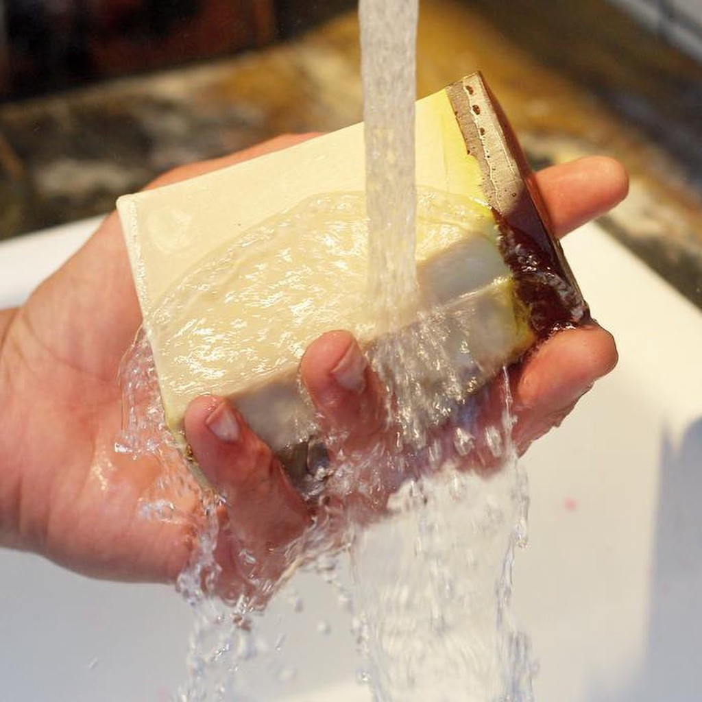 Bánh xà phòng LUSH - Honey I Washed The Kids soap | BigBuy360 - bigbuy360.vn