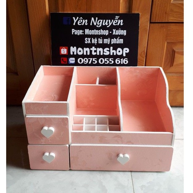 Kệ tủ đựng mĩ phẩm max hồng phấn 35cm núm tim