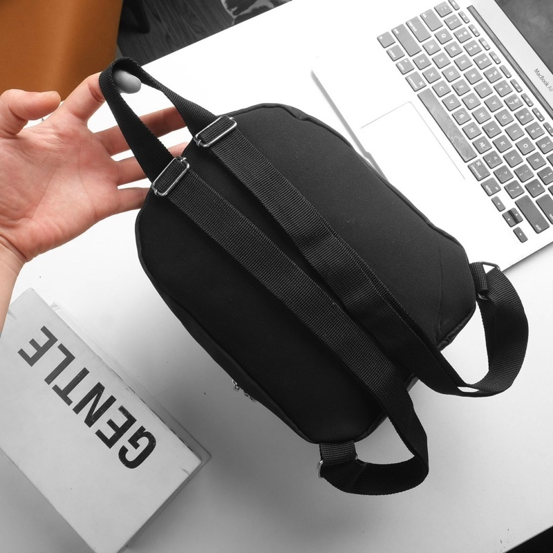 TNS - Balo form vuông  Karlie Backpack--tone đen phối logo Karlie trẻ trung cá tính