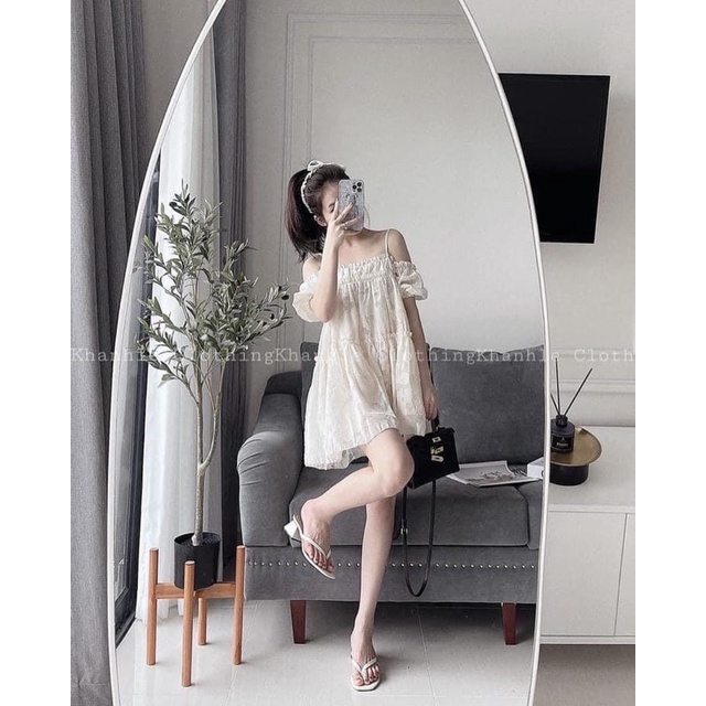 Váy trễ vai ren