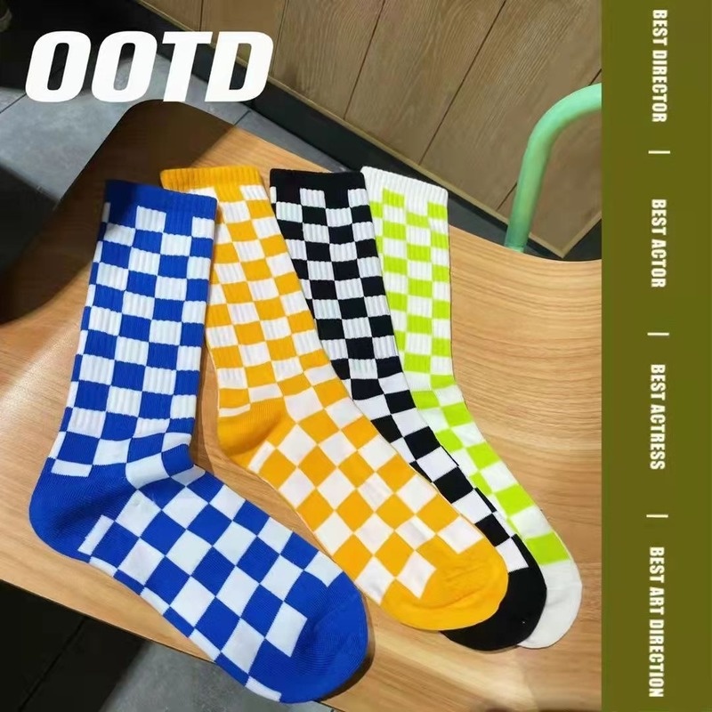 Vớ Cotton Thể Thao Cổ Cao Họa Tiết Caro Trắng Đen Nhiều Màu Cho Nữ