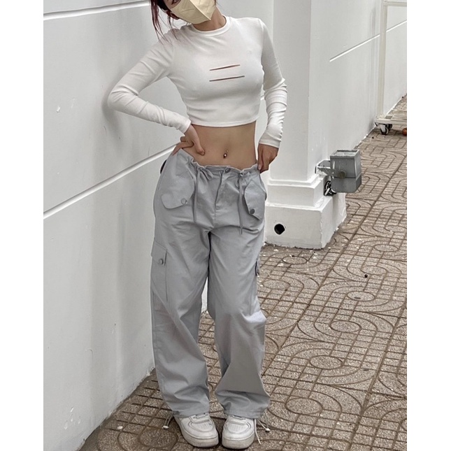 NAE TOP-Áo gân đen/trắng tay dài cut ngực vải co giãn tốt-Whitelies Shop