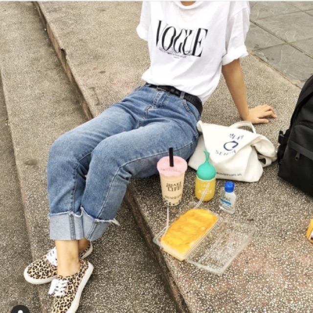 Áo phông VOGUE oversize - Áo thun nữ màu đen trắng chất liệu cotton A1751