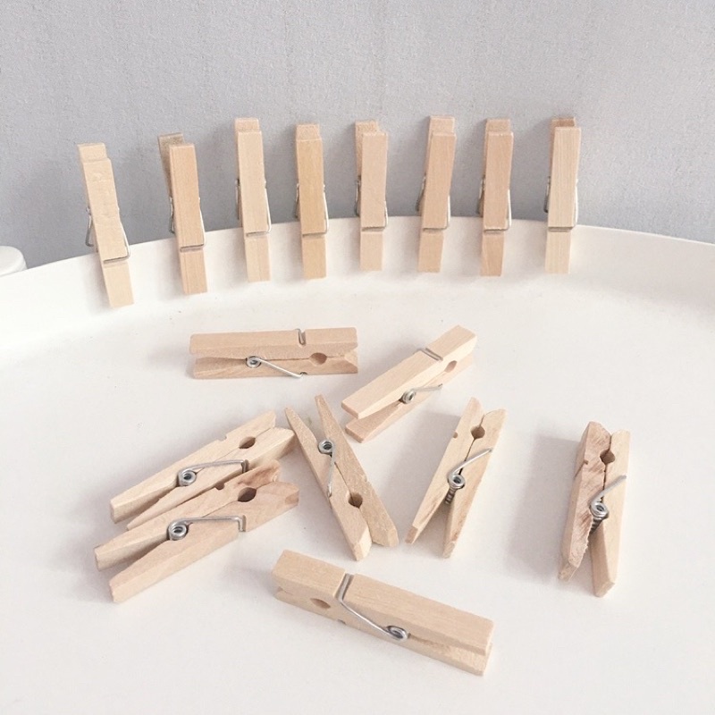 Set 30 kẹp gỗ treo ảnh trang trí.