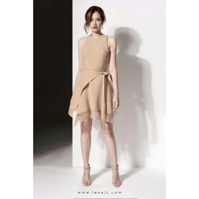 Đầm Lane ngắn chân ren