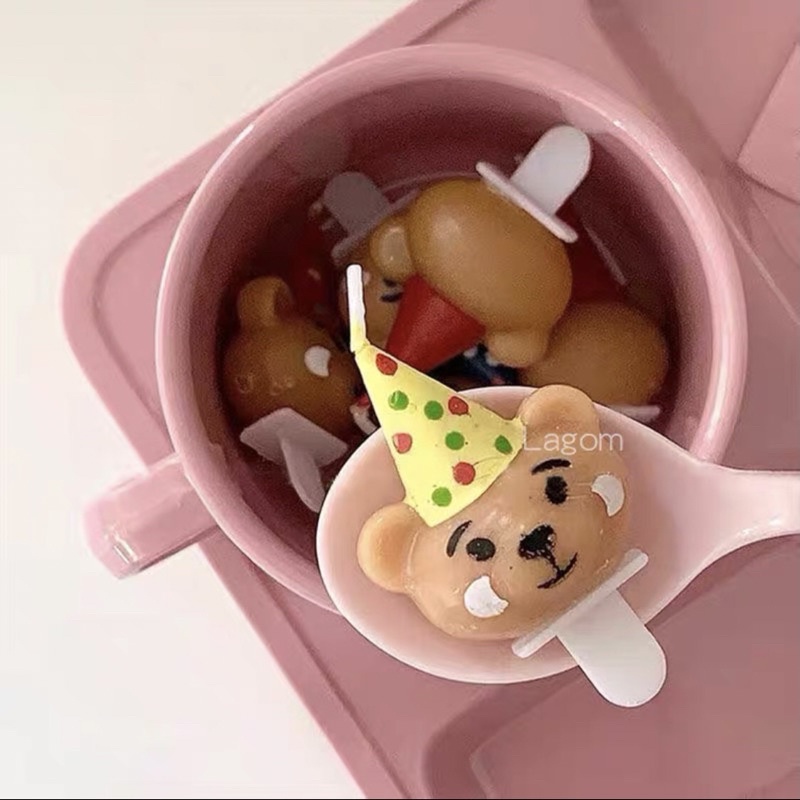 Nến đầu gấu nâu mũ chấm bi màu sắc trang trí sinh nhật, tiệc