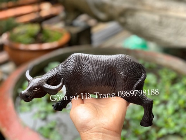 Tượng trâu trang trí tiểu cảnh gốm sứ Bát Tràng