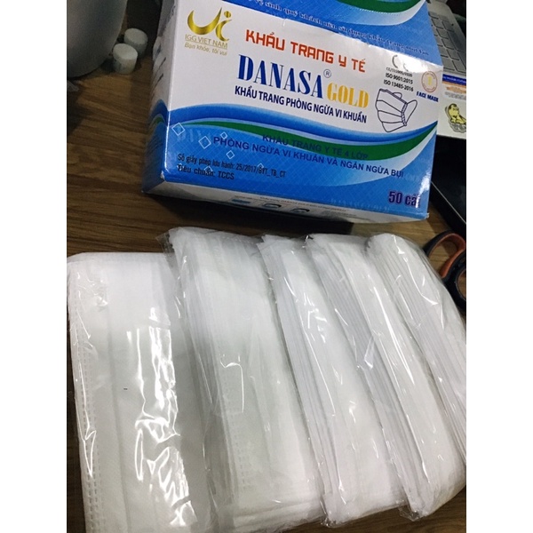Khẩu trang y tế DANASA 4 lớp kháng khuẩn hộp 50 cái.