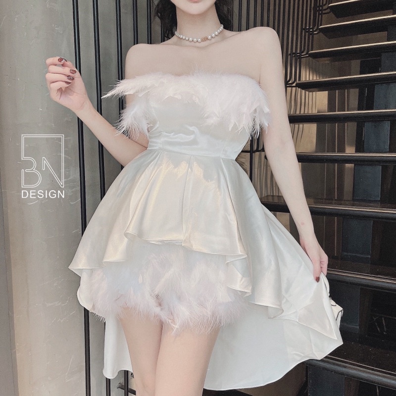 Đầm cúp lông vũ phối lụa đuôi cá