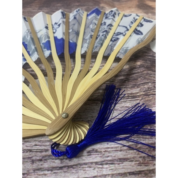 Quạt xếp cổ trang nan rắn