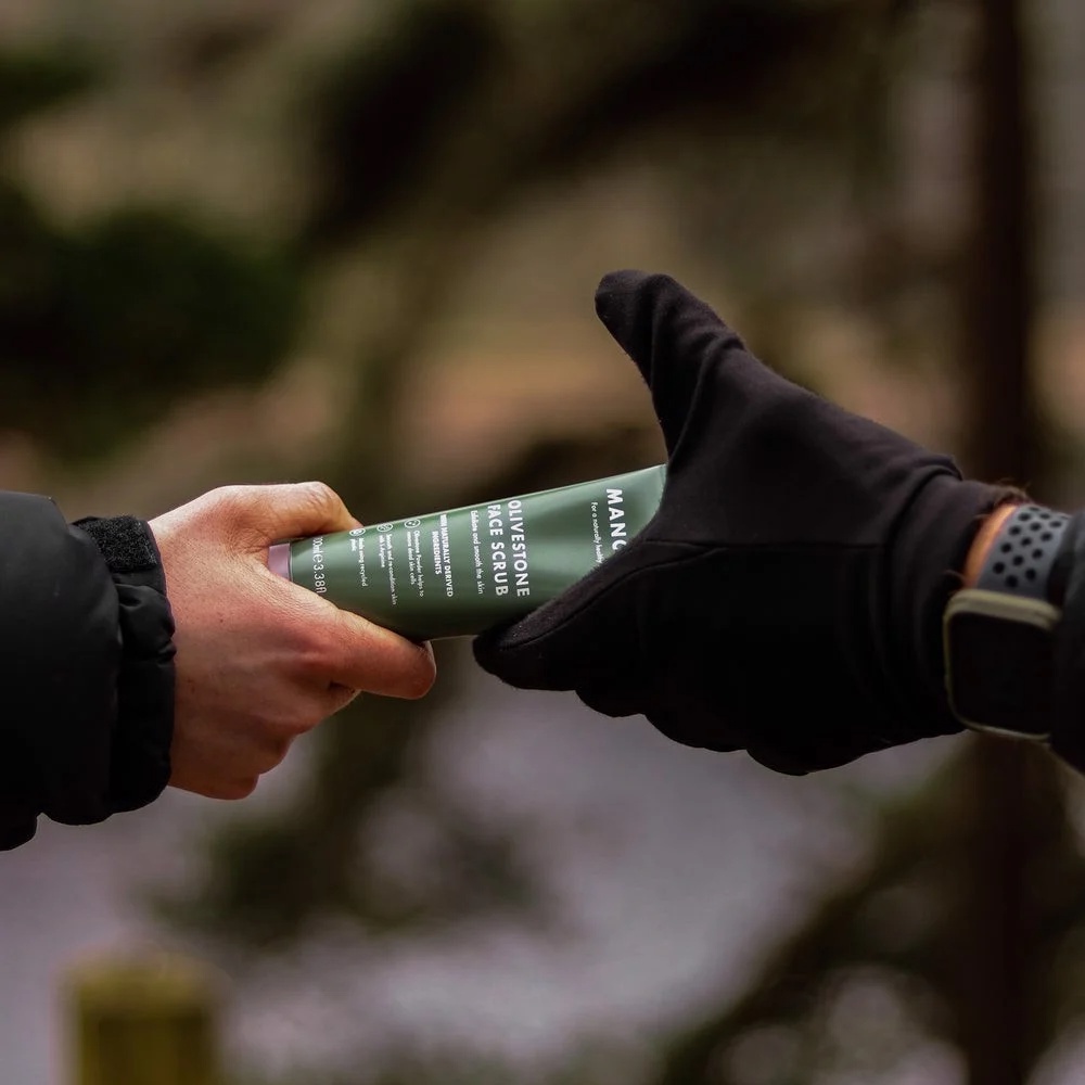 Sữa Rửa Mặt Tẩy Tế Bào Chết ManCave Charcoal Face Scrub  100ML