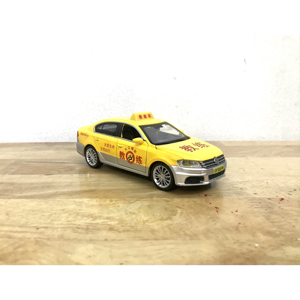 Mô hình xe taxi Volkswagen Passat _ Tỷ lệ 1:32
