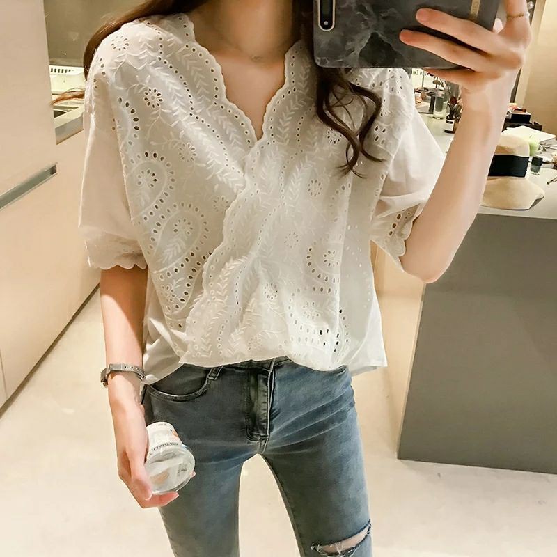 Áo Blouse nữ cổ chữ V phối ren