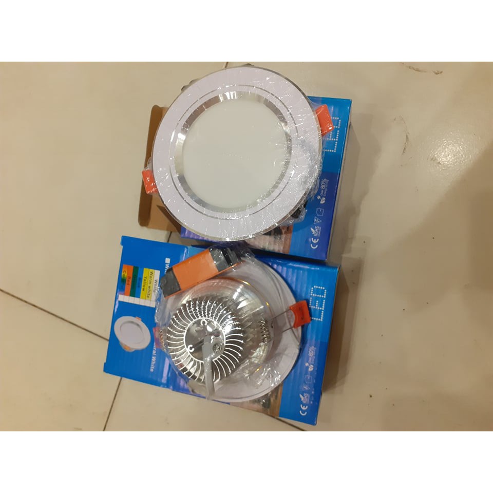 Đèn âm trần đơn màu viền vàng, viền bạc 9w phi 110 đế tản nhiệt