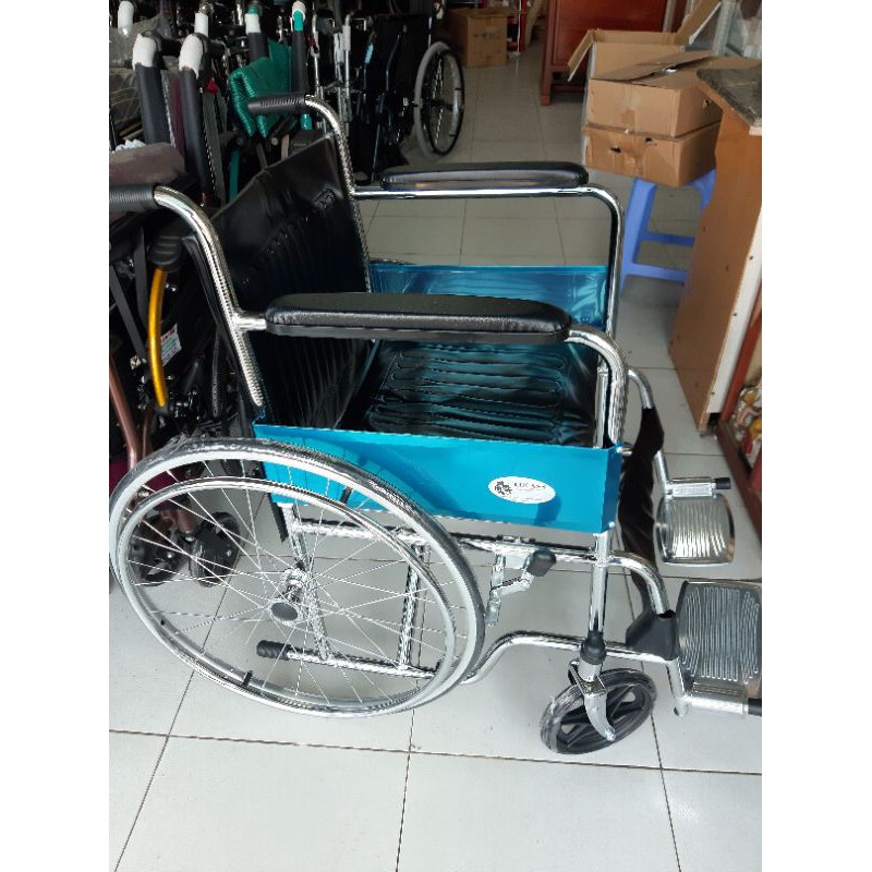 Xe lăn cho người cao tuổi