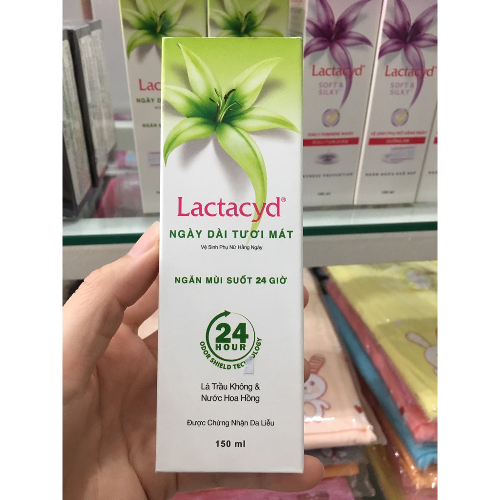 Dung dịch vệ sinh phụ nữ Lactacyd 150ml Tinh Chất Trầu Không/ Dưỡng Ẩm