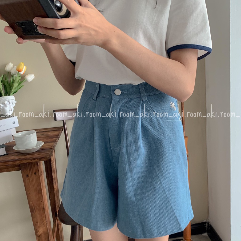 Quần shorts jean thêu ngựa cạp phẳng
