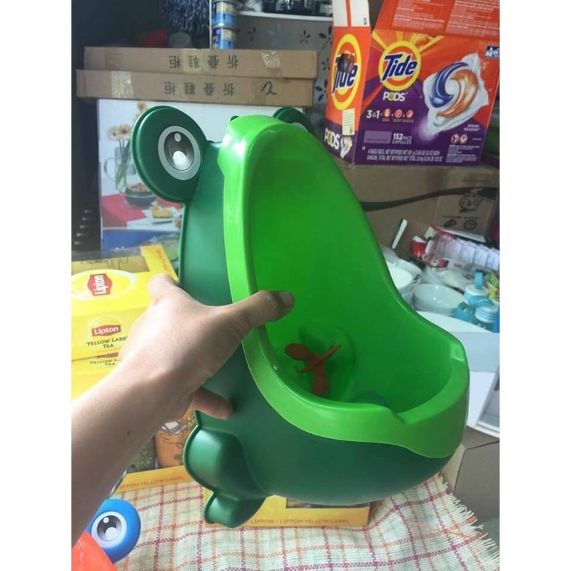 Bô đi tiểu vệ sinh dán tường tiện lợi cho bé trai