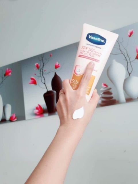 Sữa Dưỡng Thể Trắng Da Vaseline 50x SPF 50 PA++++ Thái Lan 320ml mẫu mới 2022