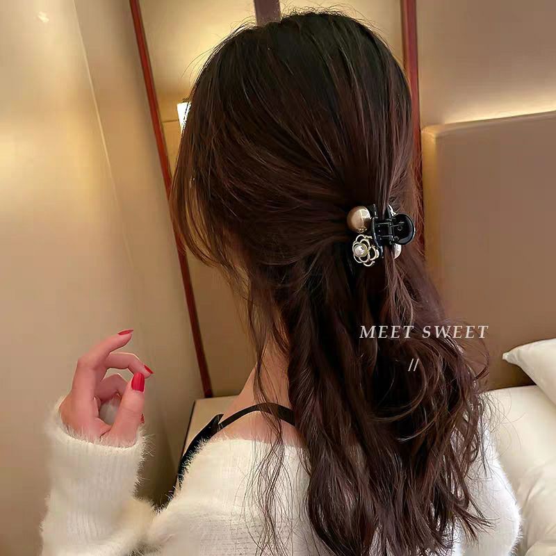 [Mã FAMARAL1 giảm 10K đơn 50K]Kẹp tóc cua mini đính ngọc phối hoa trà cổ điển viền vàng sang chảnh
