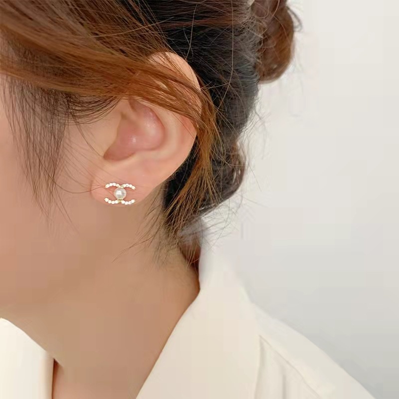 Đôi Khuyên Tai Nữ Đính Ngọc Trai Thời Trang