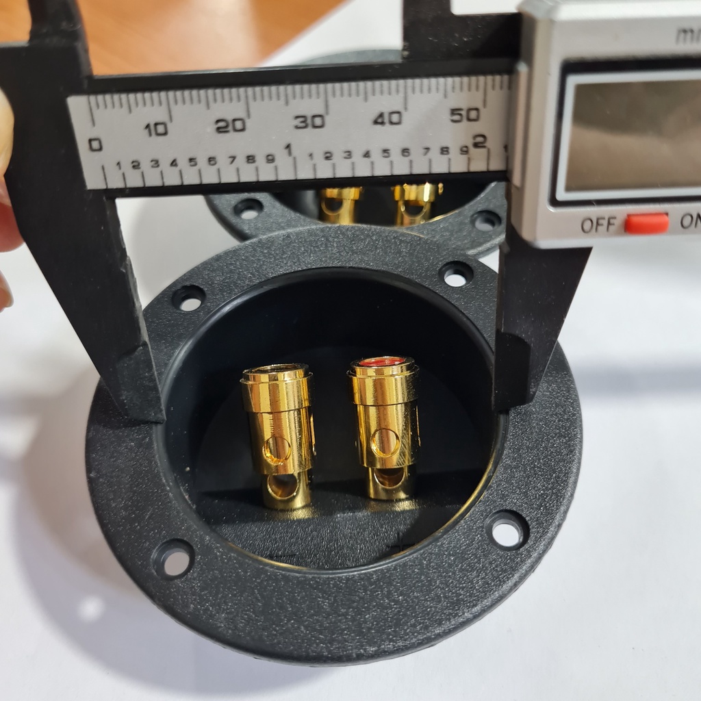 01 cái trạm loa dạng nhấn hình tròn, hình chữ nhật, hậu loa, cọc loa