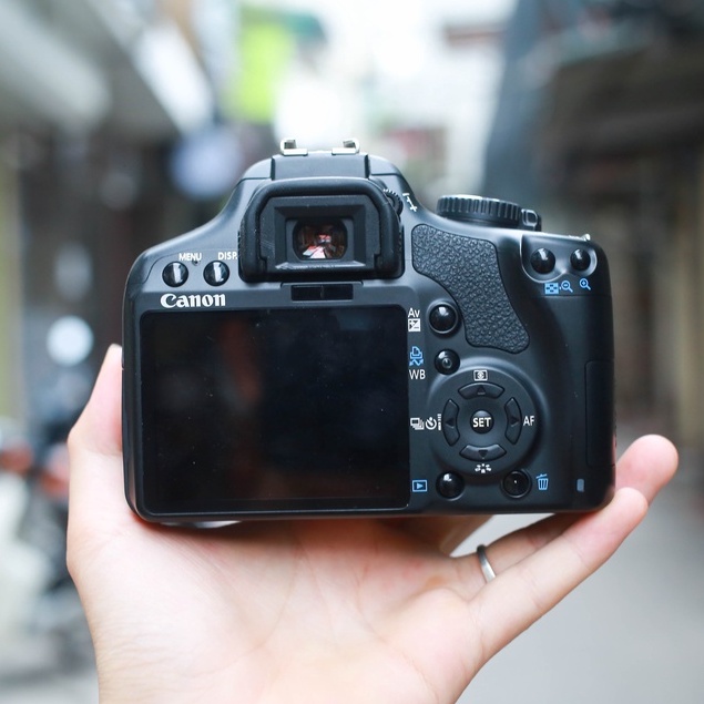 Bộ máy ảnh Canon EOS 450D kèm ống kính Canon EF-S 18-55mm F3.5-5.6