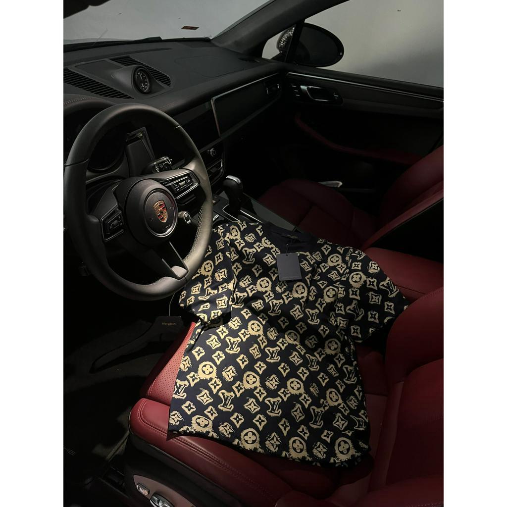 Áo T-shirt Louis Vuitton họa tiết monogram LA on web