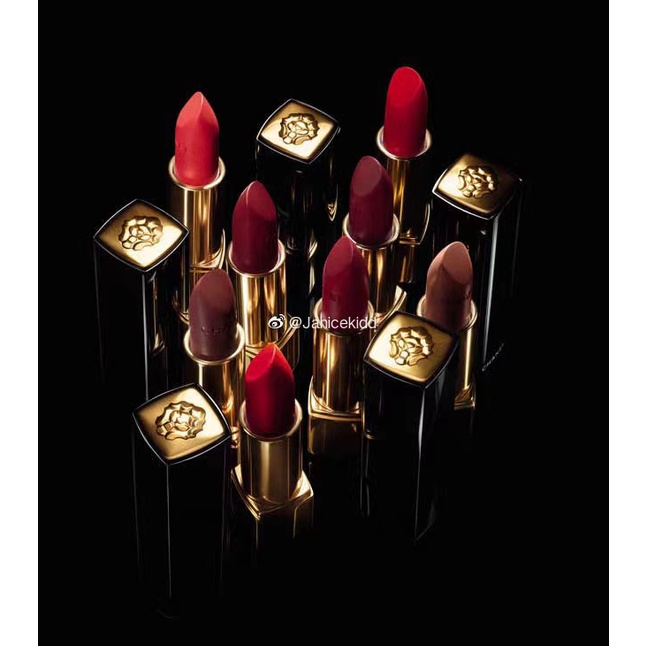 Son Môi Nhung Lì Thiết Kế Hình Đầu Sư Tử Ấn Tượng