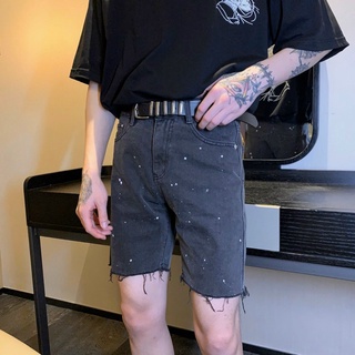 Quần shorts jean nam vẩy sơn trắng lai tua rua