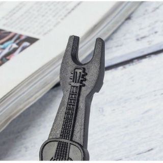 Cậy chốt đàn guitar kim loại