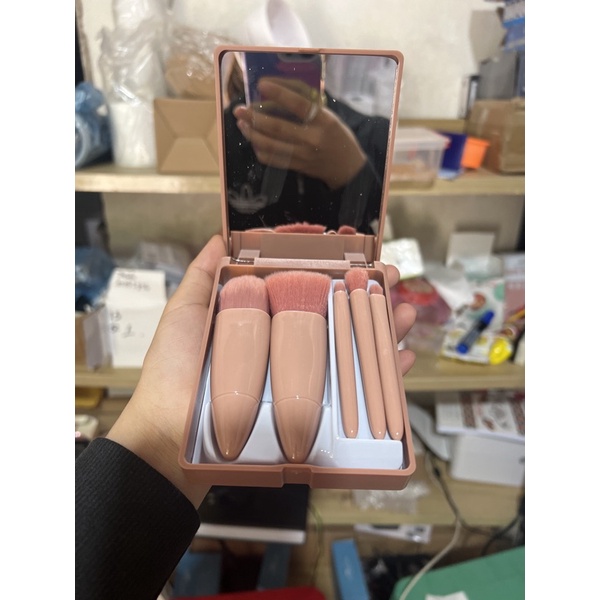 Bộ 5 cọ trang điểm bằng sợi tổng hợp cao cấp kèm hộp đựng và gương gấp gọn thuận tiện mang đi du lịch