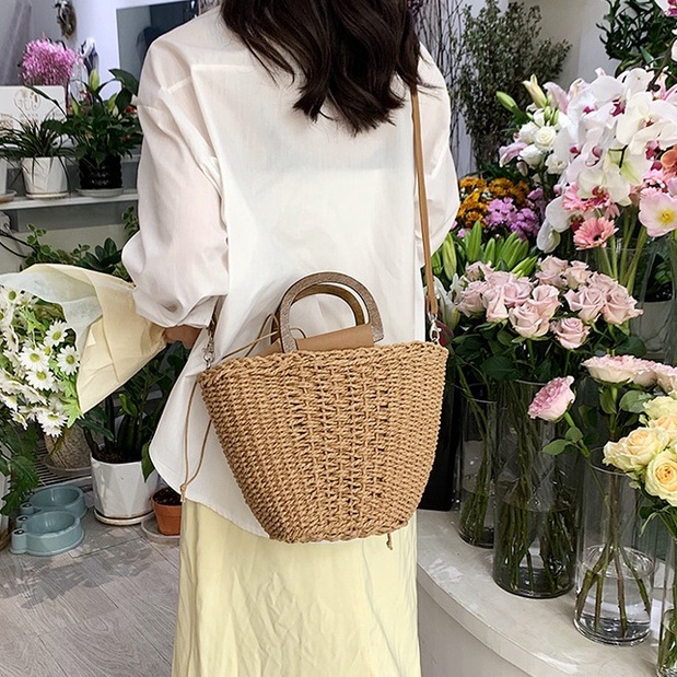 Túi cói xô Bucket quai gỗ lép cầm tay - đeo chéo đeo vai (New Arrial)