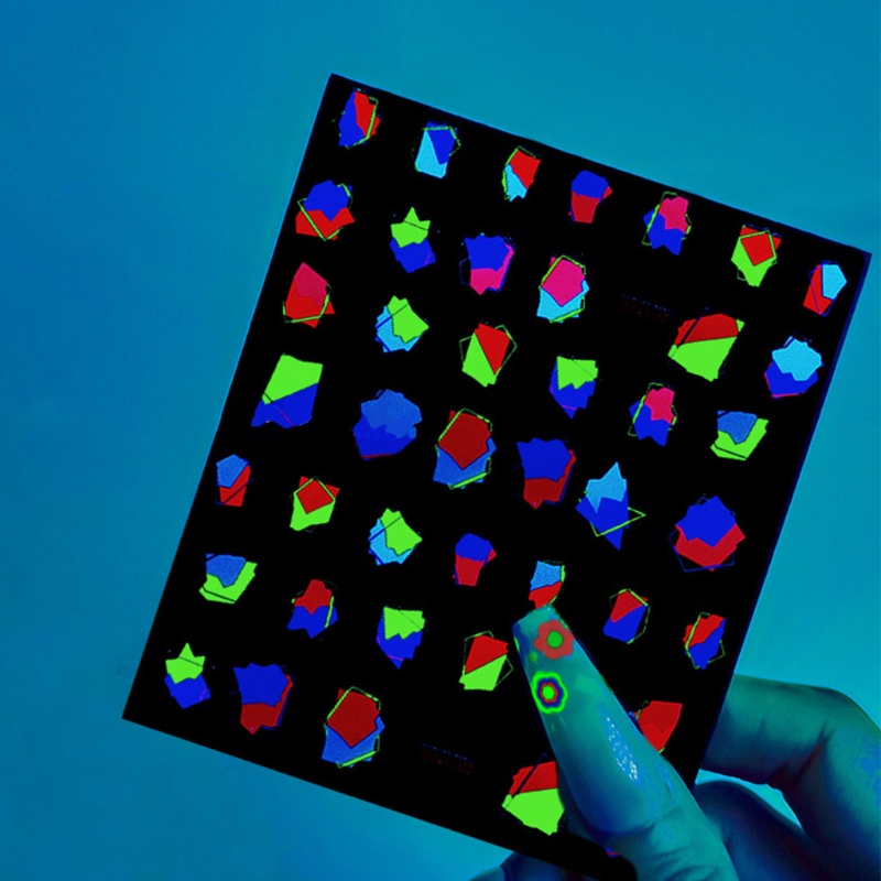 Miếng Dán Trang Trí Móng Tay 3D Dạ Quang Tự Dính Màu Sắc Xinh Xắn Dành Cho Nữ