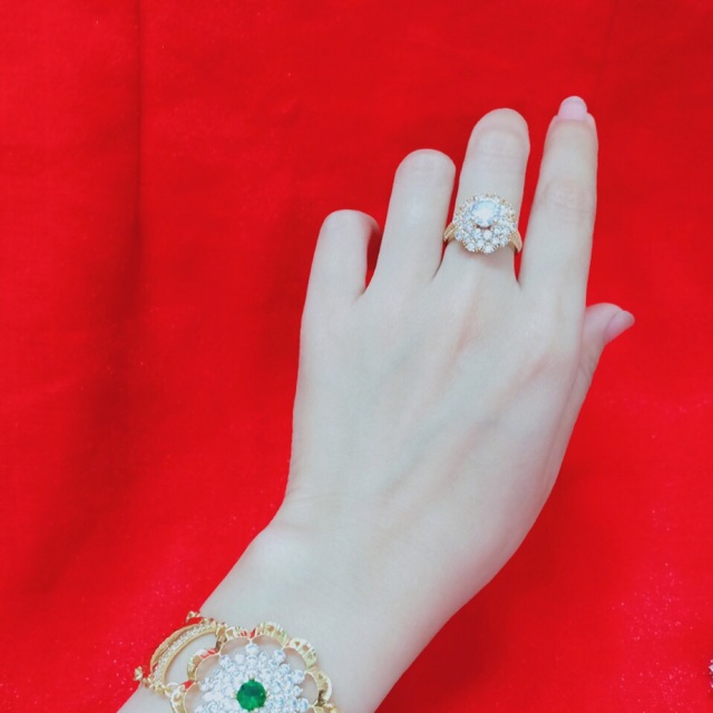 Nhẫn nữ thời trang lắc tay hoa